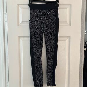 Lululemon size 4 women’s Black and White Patterned Leggings